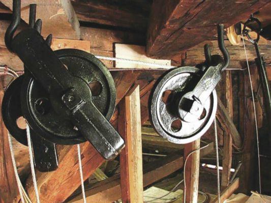 Clock-weight-box-pulleys