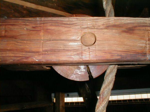 Cracked-wooden-pulley